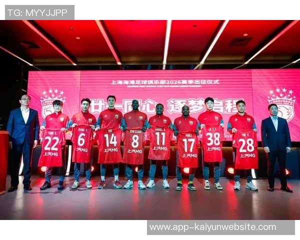 上海海港队昨晚重新集结开启为期三周的海外冬训拉练新征程